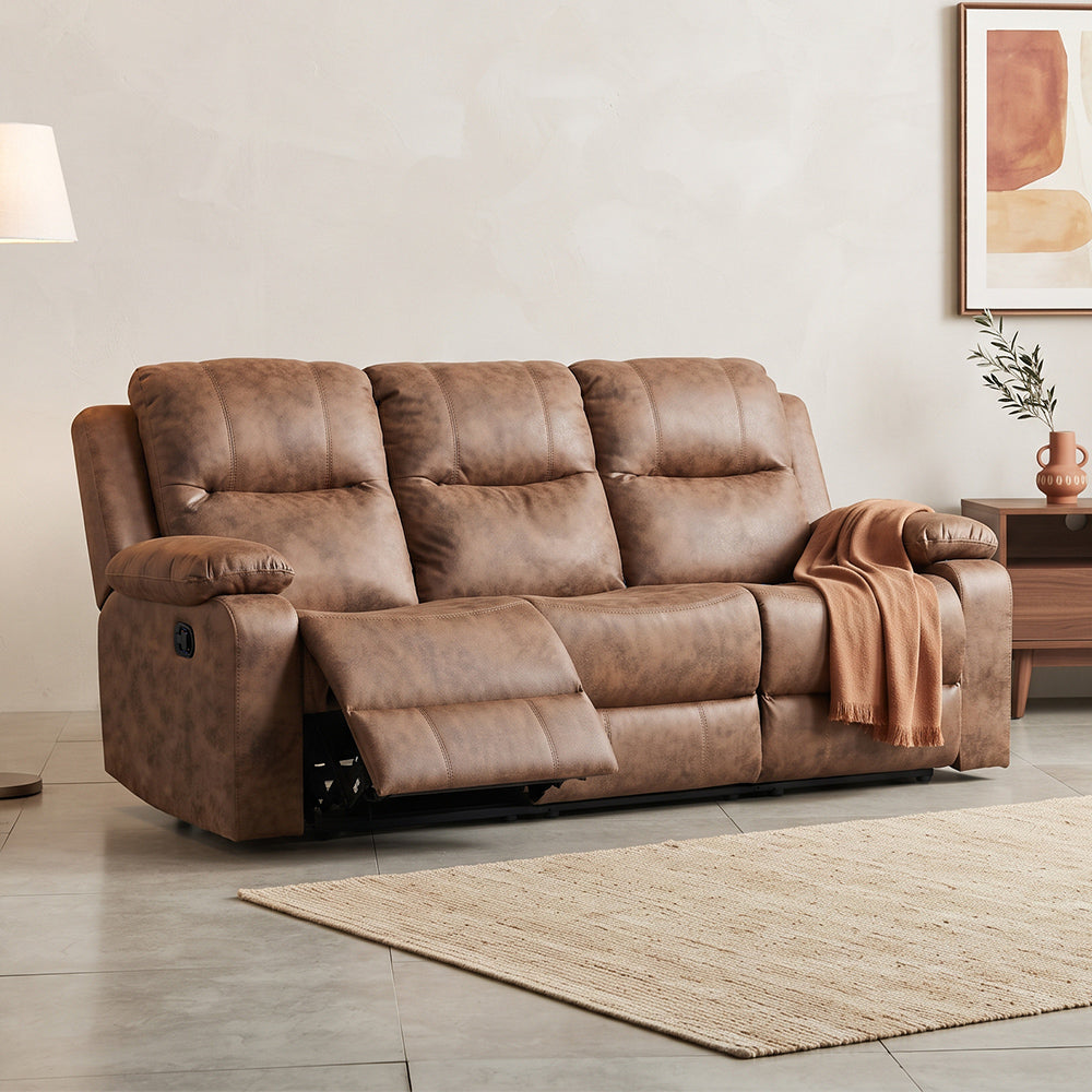 Sofá Reclinable 3 Cuerpos (3C) con Consola Central y Posavasos Tela Café. Tabuk